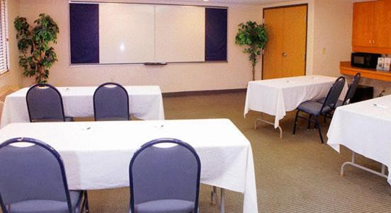 ホテル Americinn By Wyndham Madison South