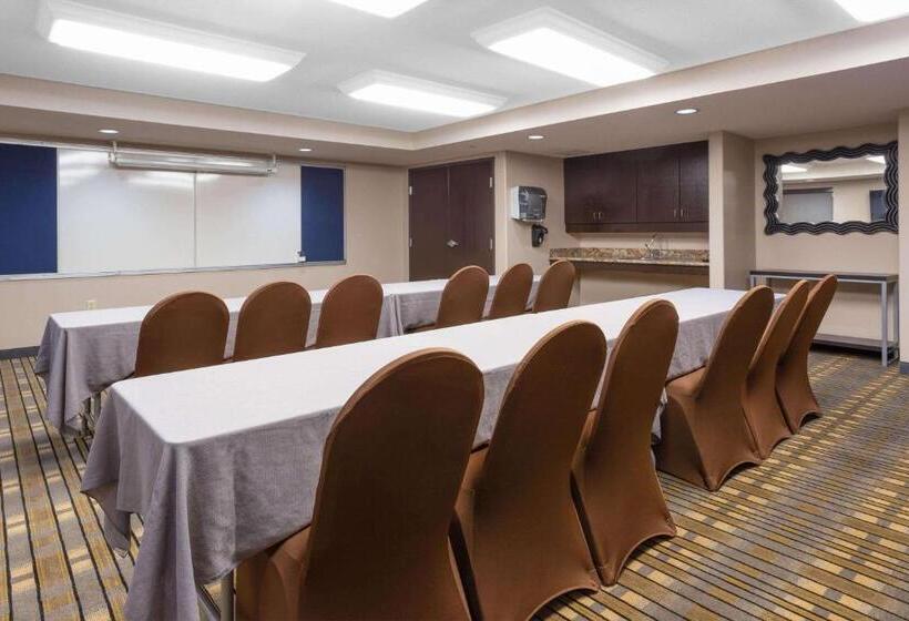 هتل Americinn By Wyndham Madison South