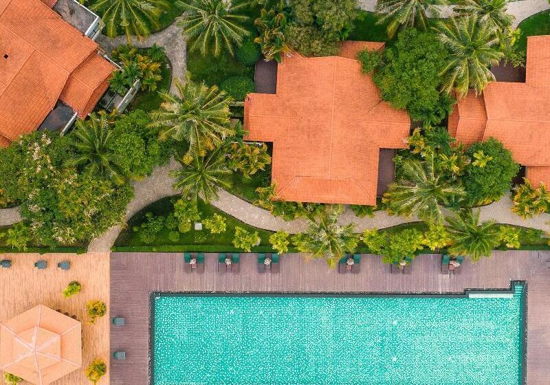 Отель Angkor Palace Suite & Villa