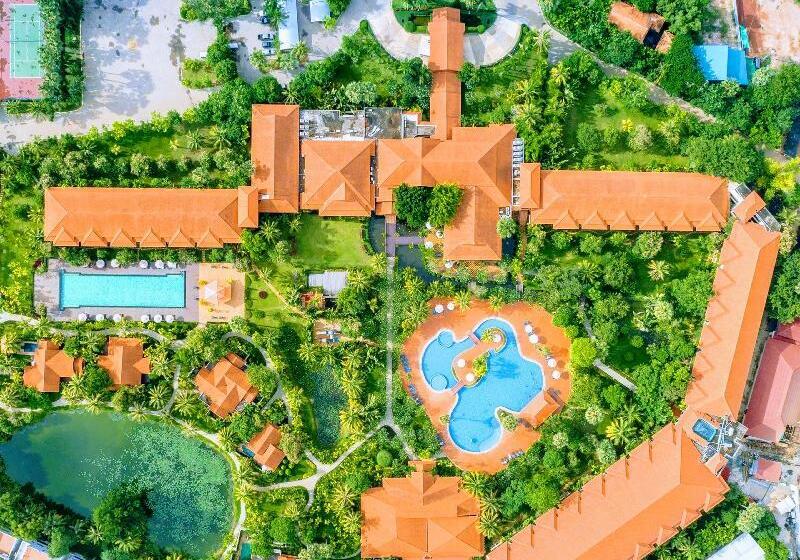 Отель Angkor Palace Suite & Villa