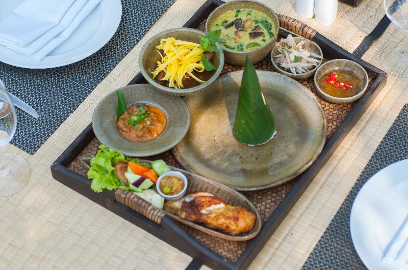 Отель Angkor Palace Suite & Villa