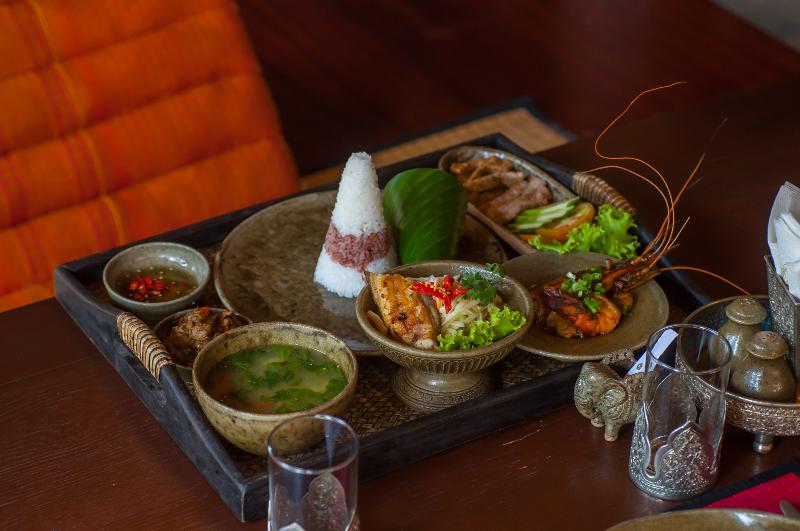 Отель Angkor Palace Suite & Villa