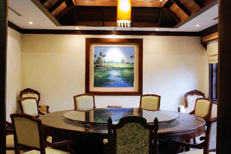 Отель Angkor Palace Suite & Villa