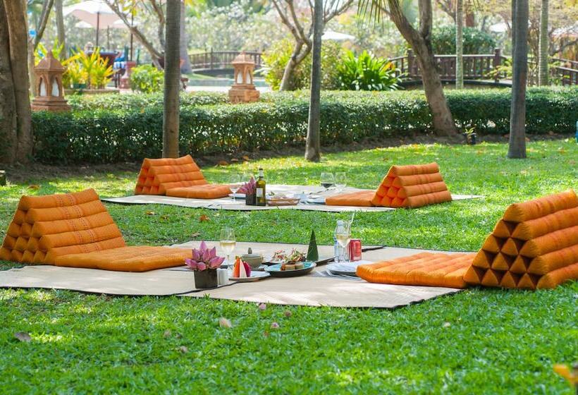 Отель Angkor Palace Suite & Villa