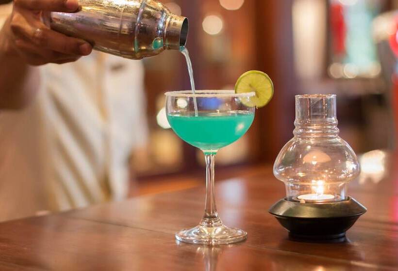 Отель Angkor Palace Suite & Villa