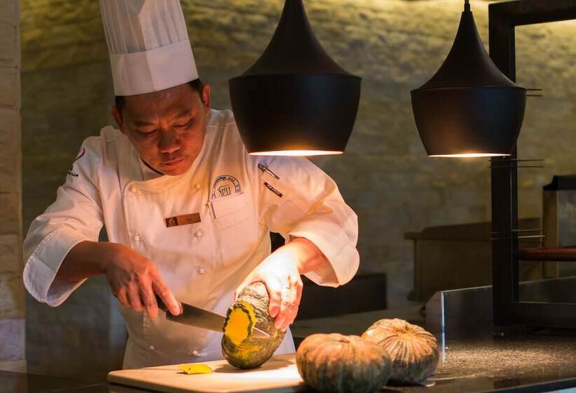 Отель Angkor Palace Suite & Villa