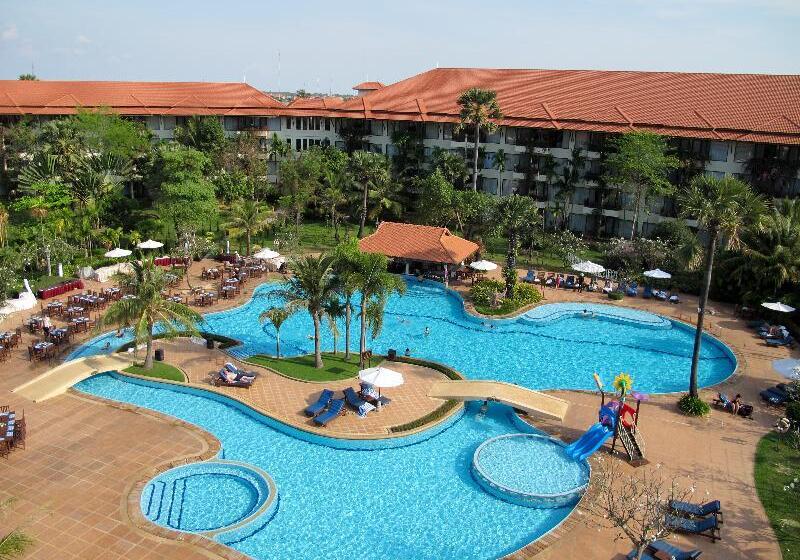 Отель Angkor Palace Suite & Villa