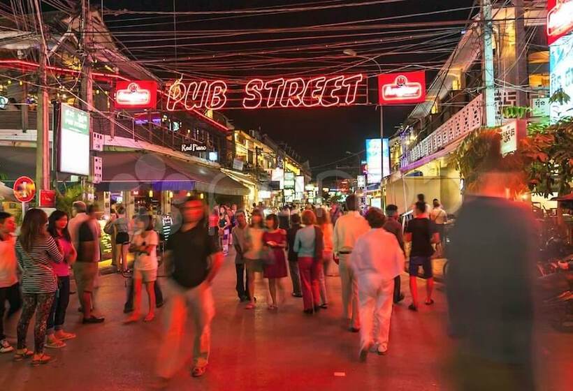 Отель Angkor Palace Suite & Villa