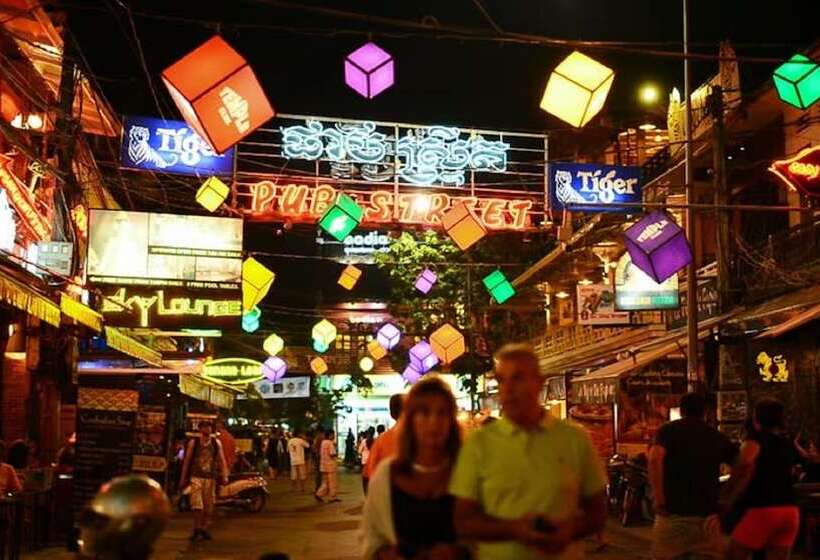 Отель Angkor Palace Suite & Villa