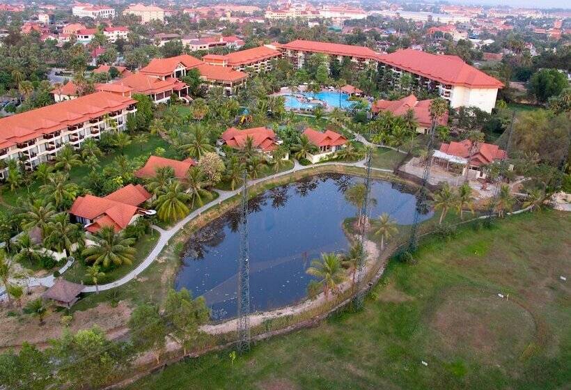 Отель Angkor Palace Suite & Villa