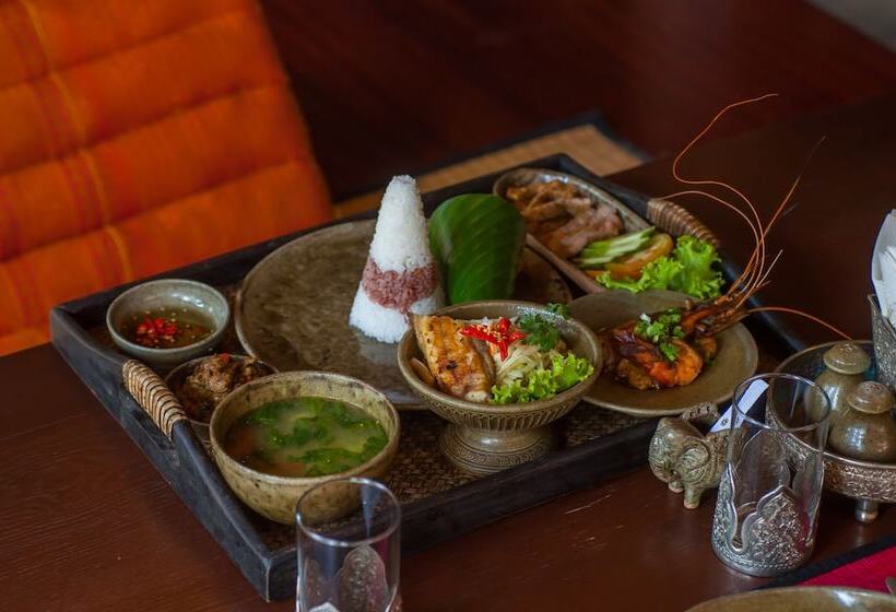 Отель Angkor Palace Suite & Villa