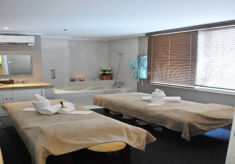 هتل Astoria Plaza