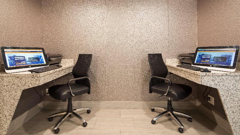 هتل Best Western Plus Flint Airport Inn & Suites