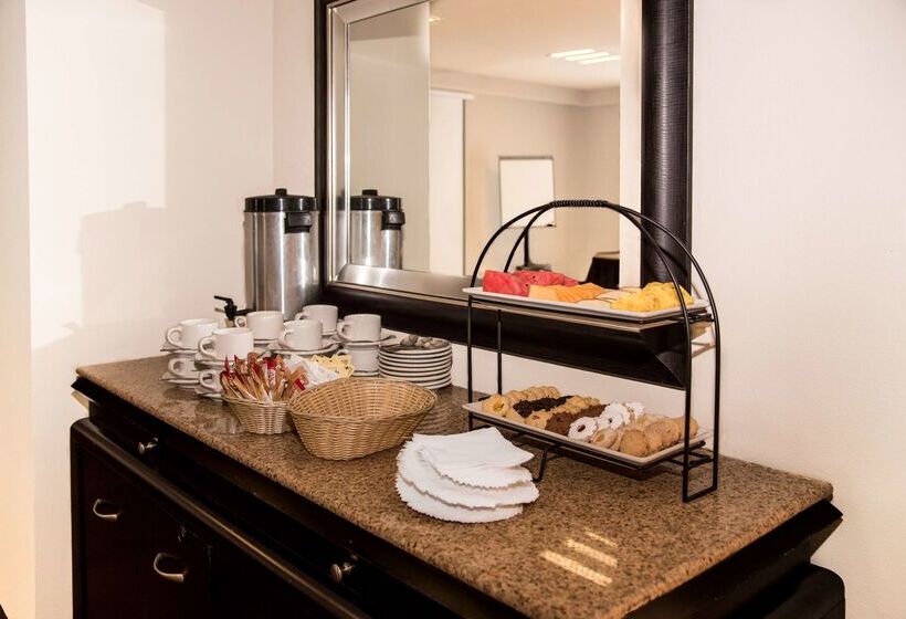 호텔 Best Western Plus Monterrey Airport