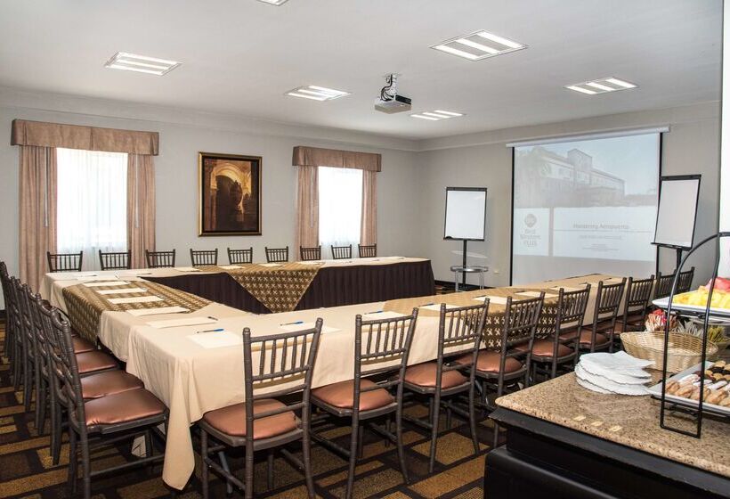 호텔 Best Western Plus Monterrey Airport