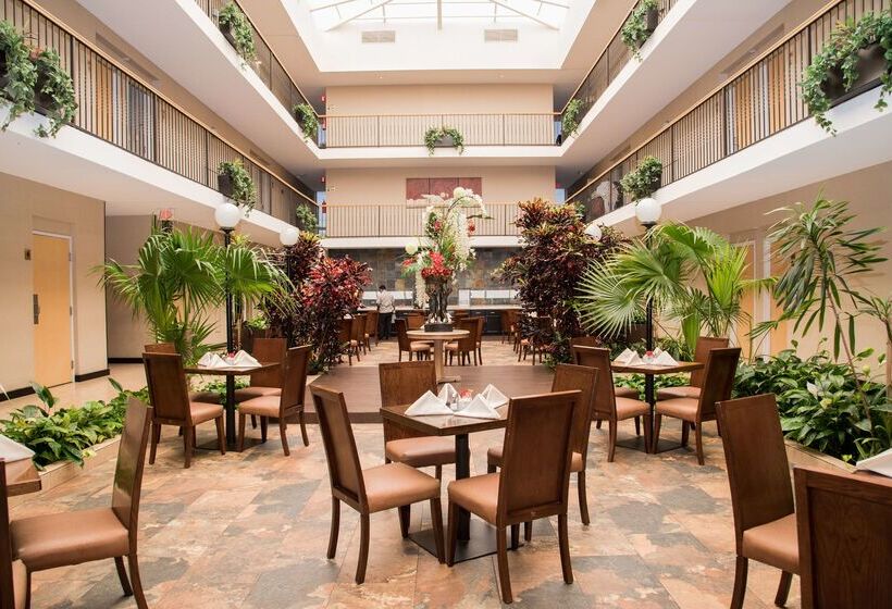 호텔 Best Western Plus Monterrey Airport