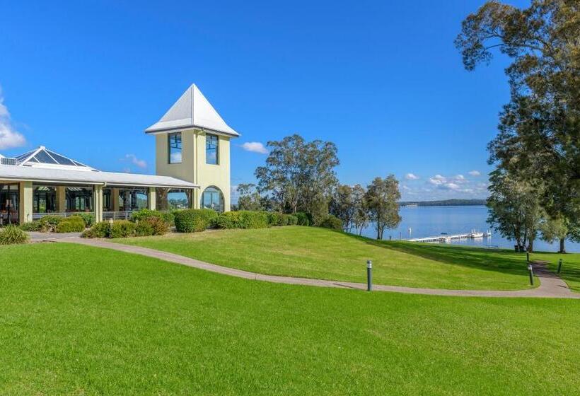 هتل Stay At Raffertys Resort