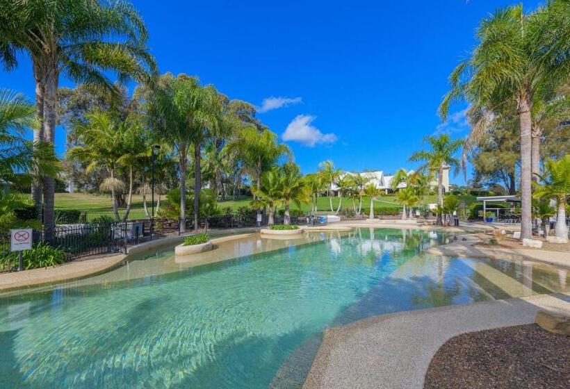 هتل Stay At Raffertys Resort