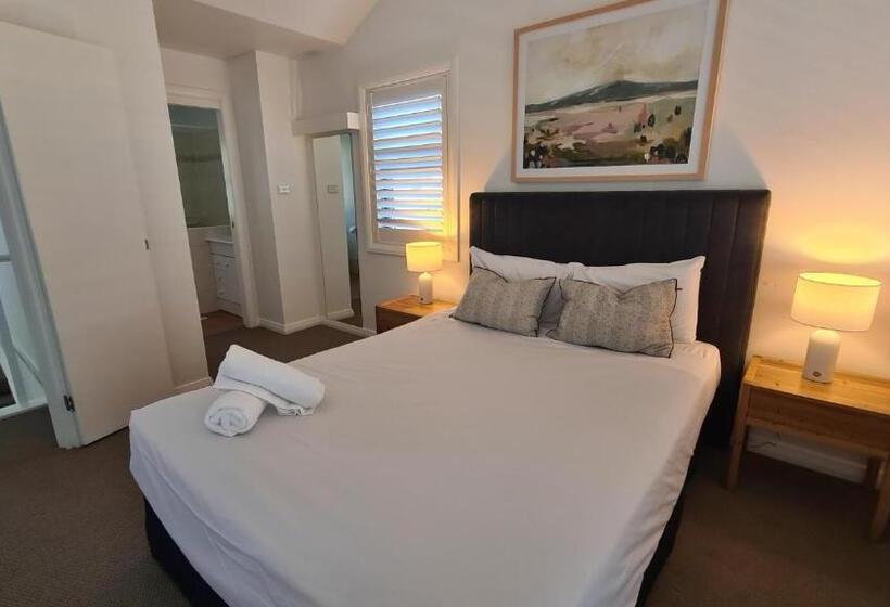 Отель Stay At Raffertys Resort