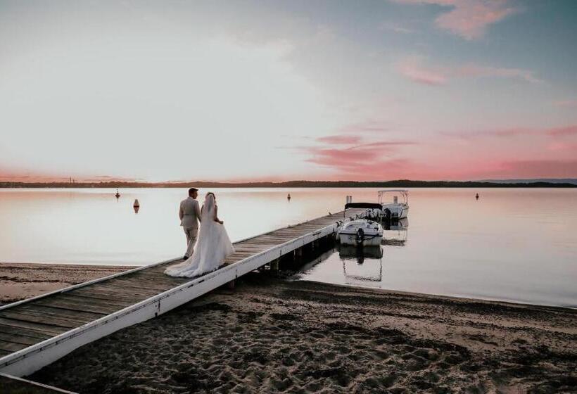 هتل Stay At Raffertys Resort