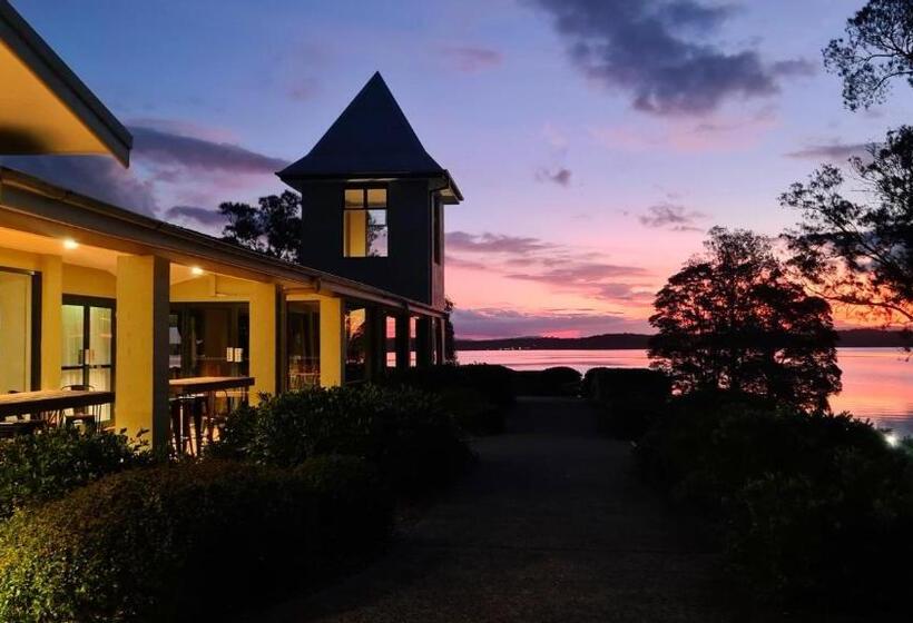 هتل Stay At Raffertys Resort