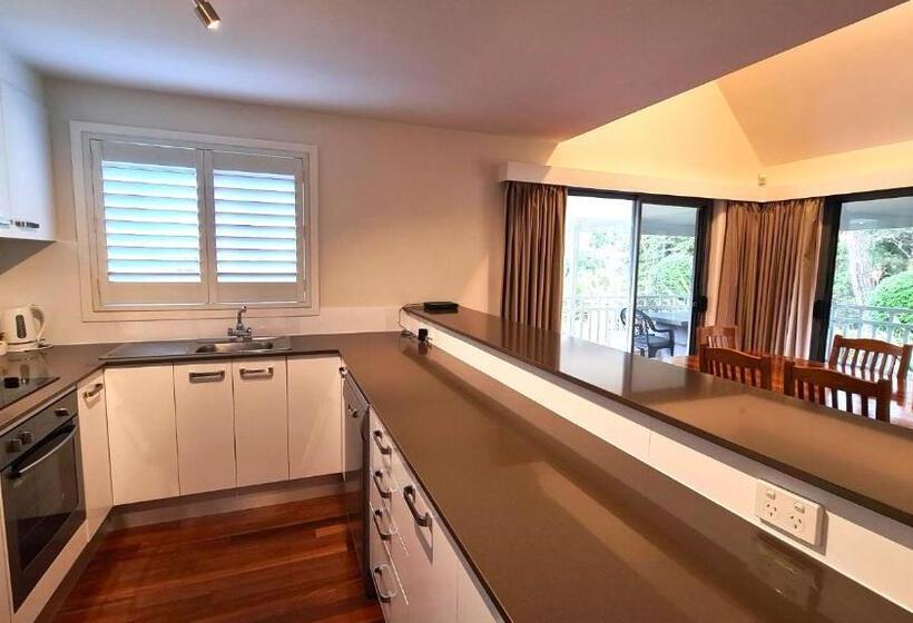 هتل Stay At Raffertys Resort