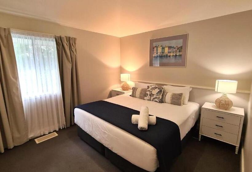 هتل Stay At Raffertys Resort