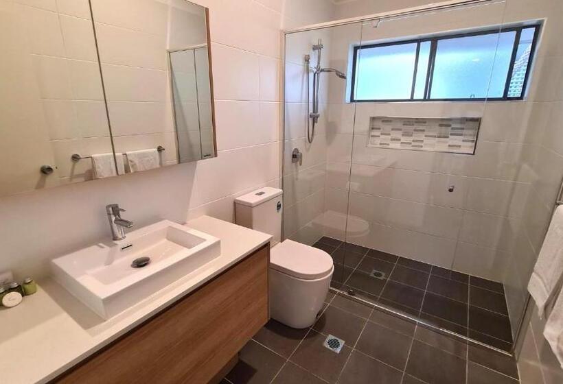 هتل Stay At Raffertys Resort