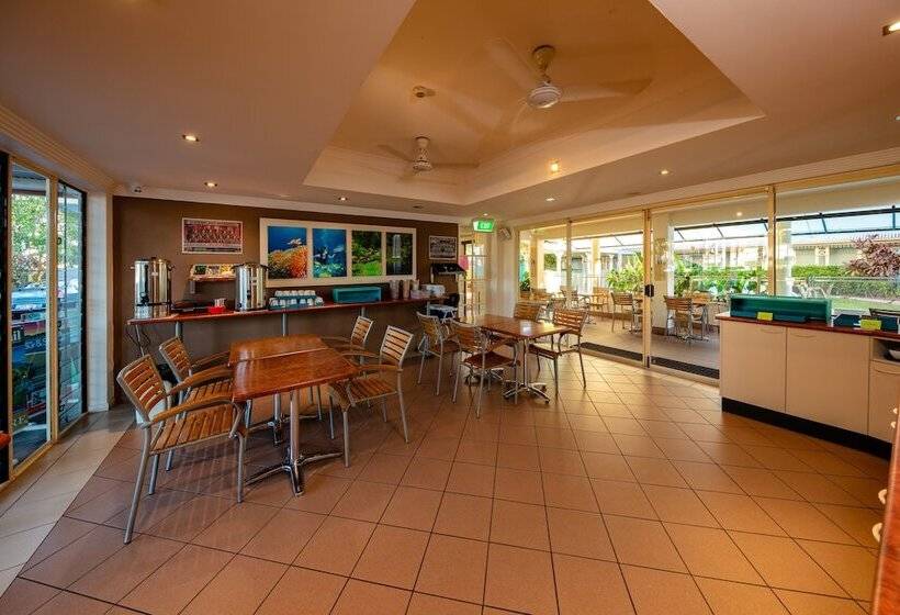 فندق Cairns Queens Court