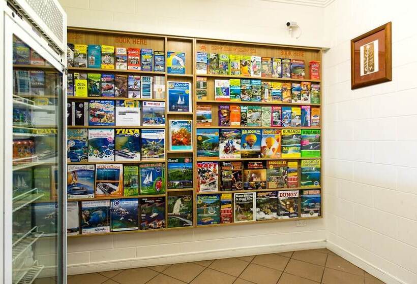 فندق Cairns Queens Court