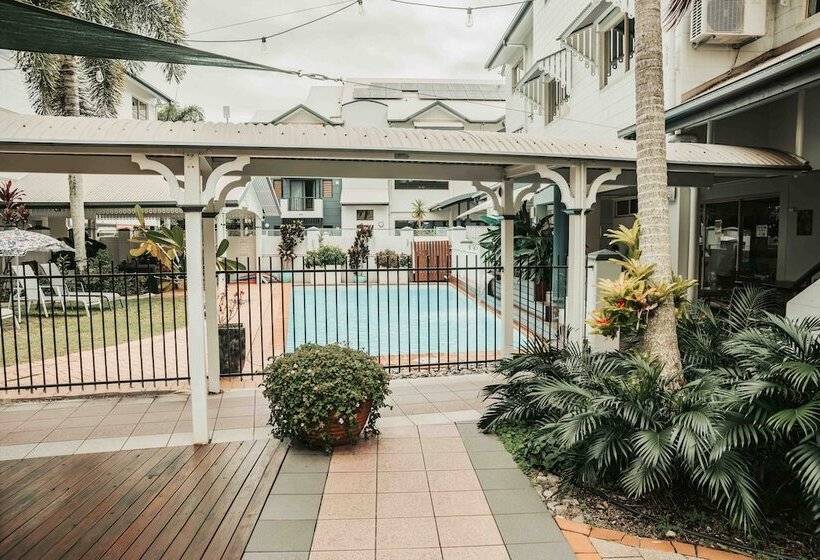 فندق Cairns Queens Court