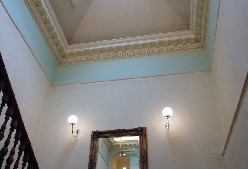 فندق Claremont Guest House