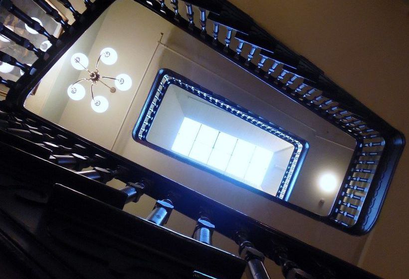 فندق Claremont Guest House