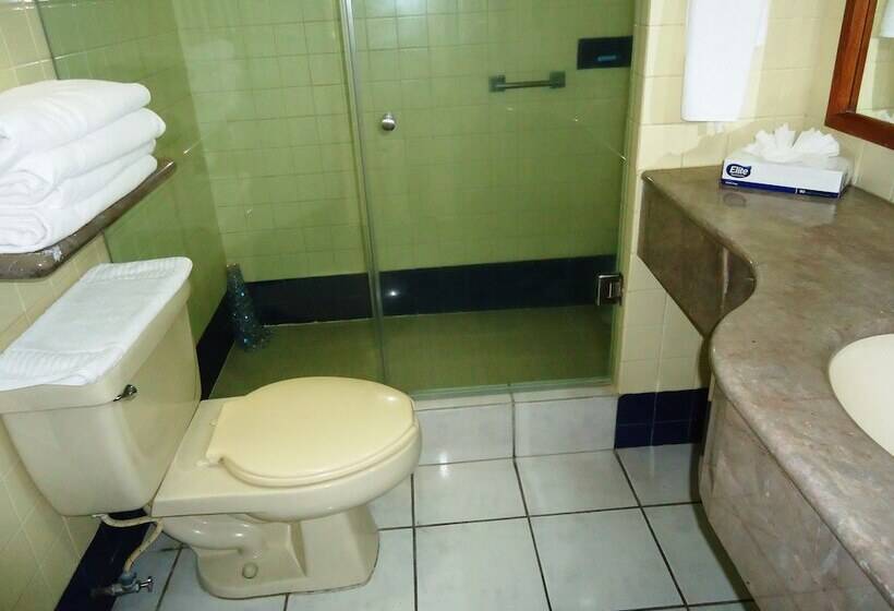 هتل Concierge Plaza Colima