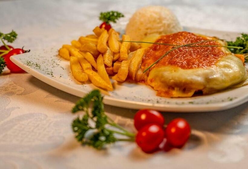 בית מלון כפרי Continental Inn