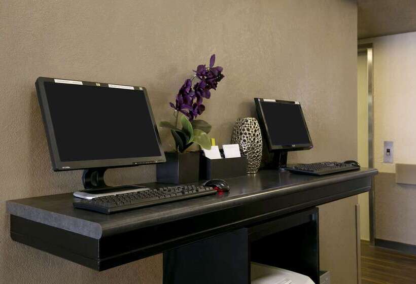 Отель Days Inn By Wyndham Regina