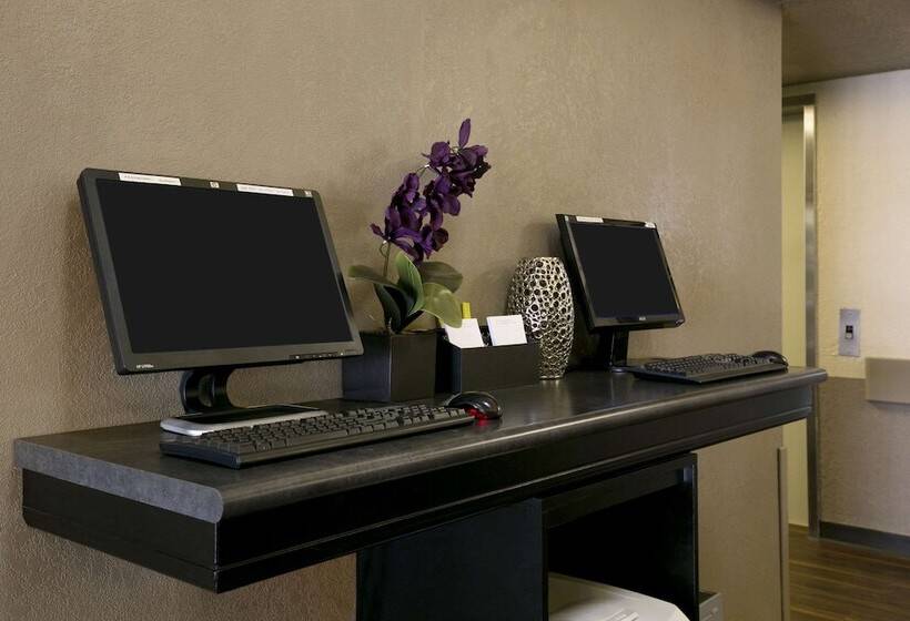 Отель Days Inn By Wyndham Regina