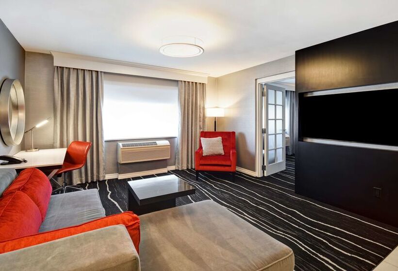 هتل Doubletree By Hilton Deadwood At Cadillac Jack's