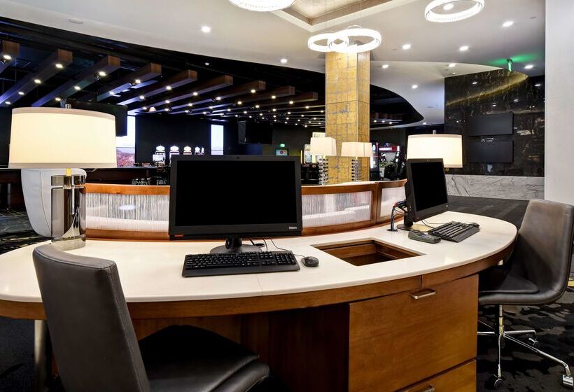 هتل Doubletree By Hilton Deadwood At Cadillac Jack's