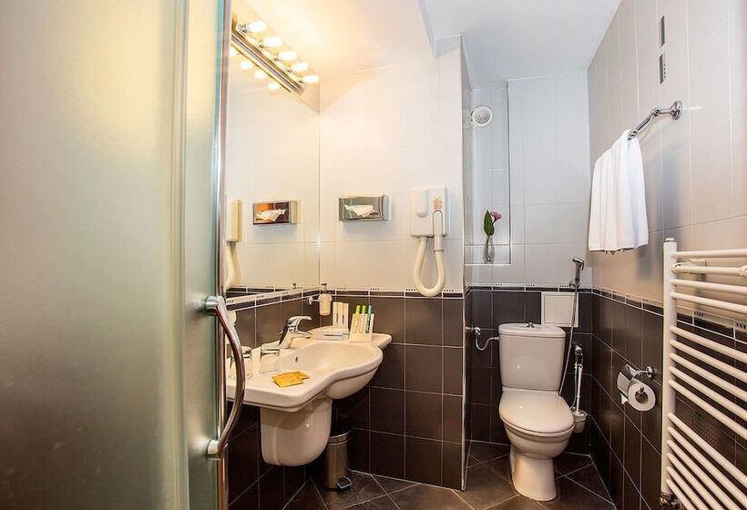 Europe Hotel   Free Underground Parking