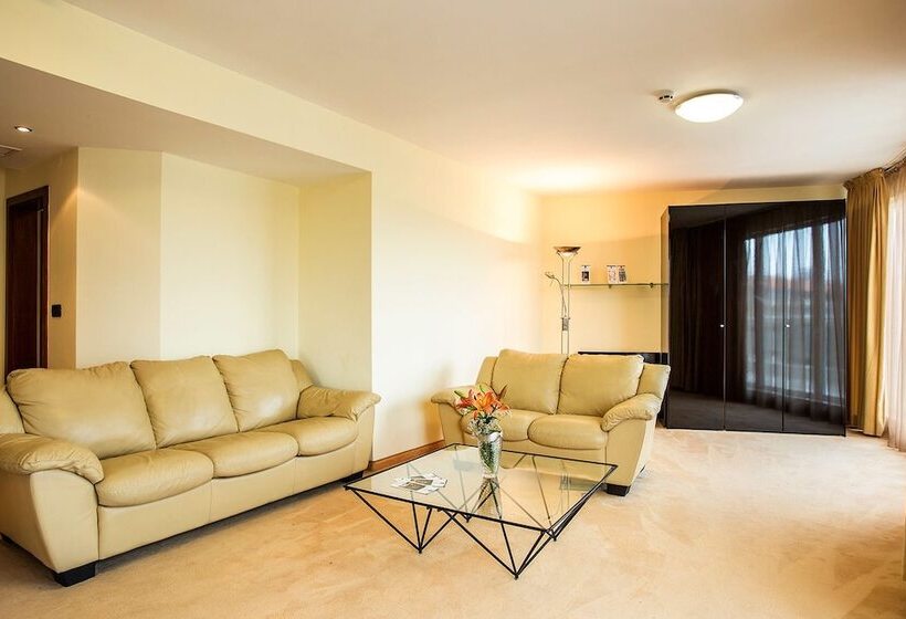 Europe Hotel   Free Underground Parking