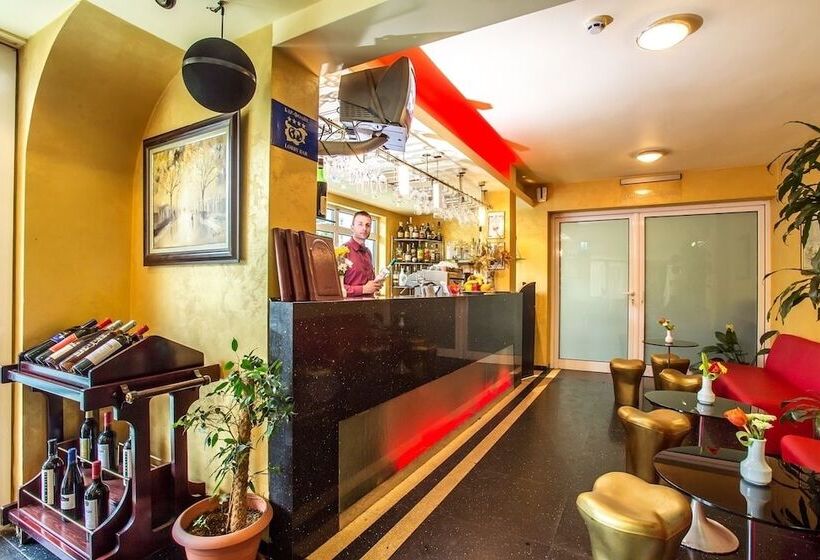 Europe Hotel   Free Underground Parking