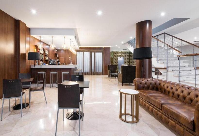 هتل Exe Agora Caceres