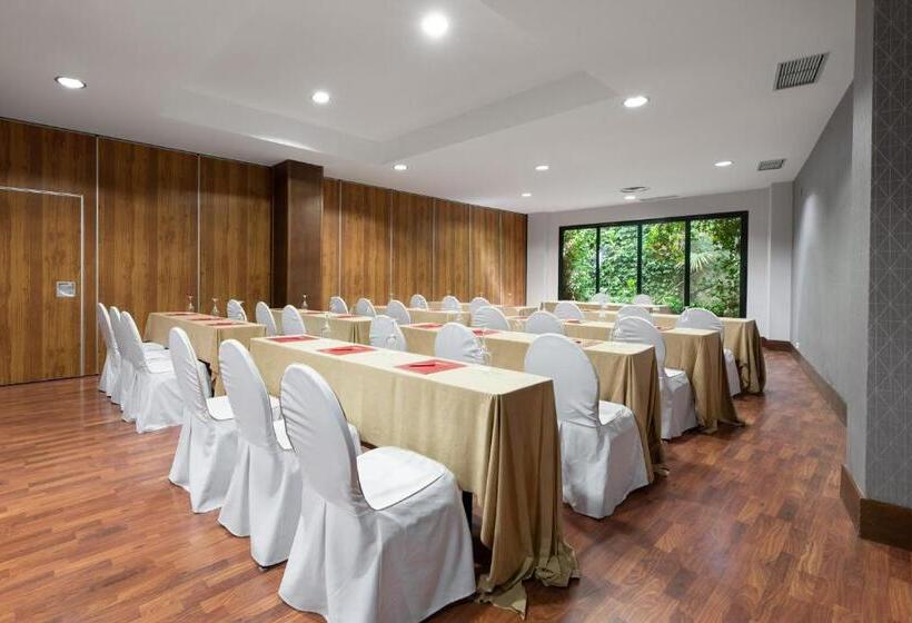 هتل Exe Agora Caceres