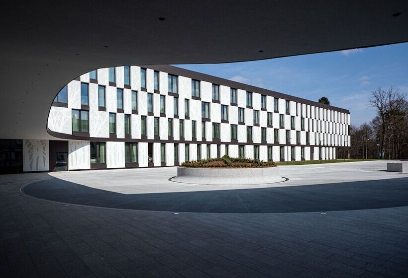 هتل Four Points By Sheraton Ljubljana Mons