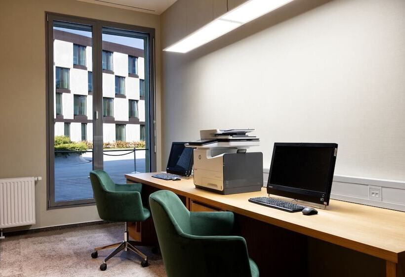 هتل Four Points By Sheraton Ljubljana Mons