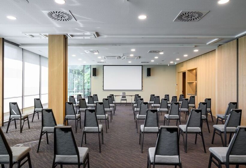 هتل Four Points By Sheraton Ljubljana Mons