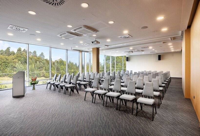 هتل Four Points By Sheraton Ljubljana Mons