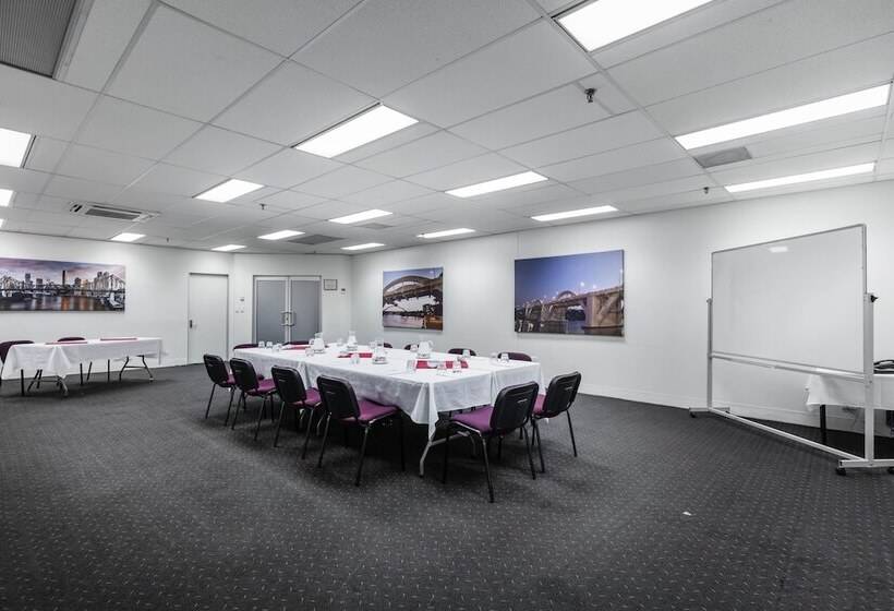 בית מלון כפרי George Williams