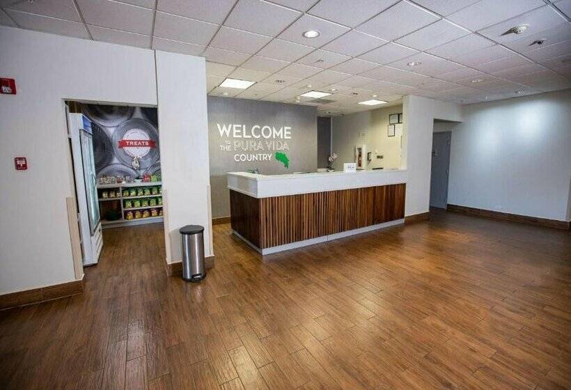 هتل Hampton By Hilton San Jose Airport